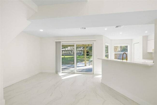 Building Photo - 1801 Laurence Ct