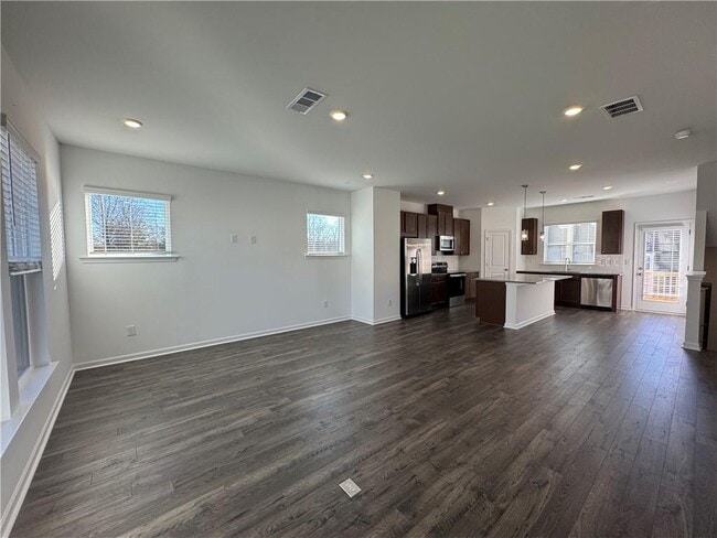 Building Photo - 516 Meadows Ln