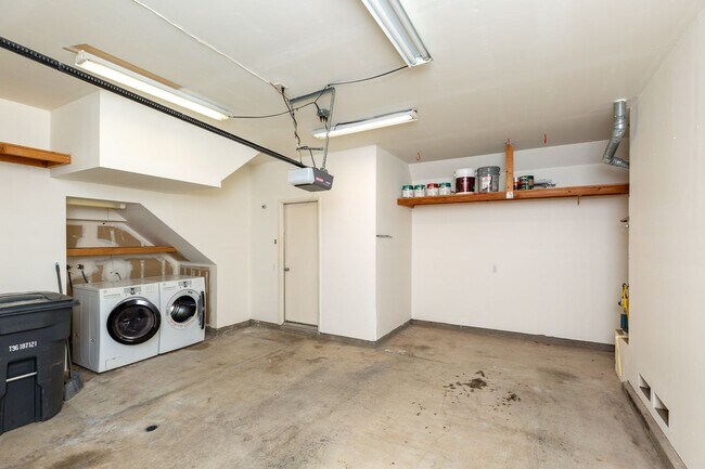 Building Photo - 2 Bedroom Townhome in Scripps Ranch