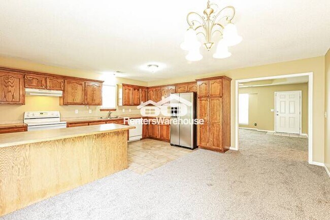 Building Photo - 3 Bedroom / 2 Bathroom Ranch Home in Raymore!