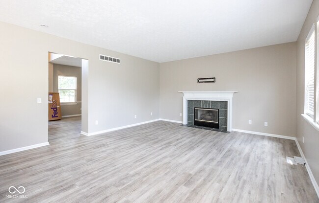 Building Photo - 344 W Columbine Ln