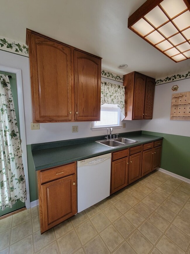 Building Photo - 7170 Ruritan Dr