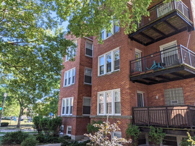 Building Photo - 142 Elmwood Ave