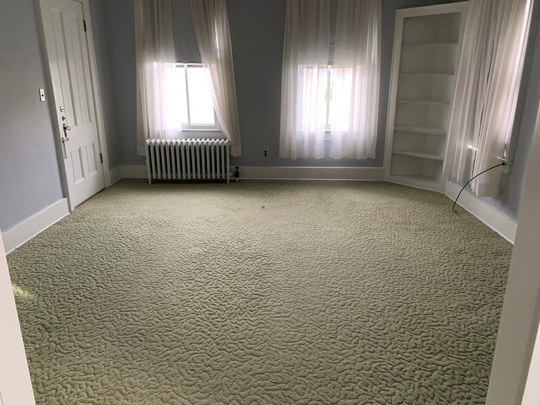 Building Photo - 223 Main St