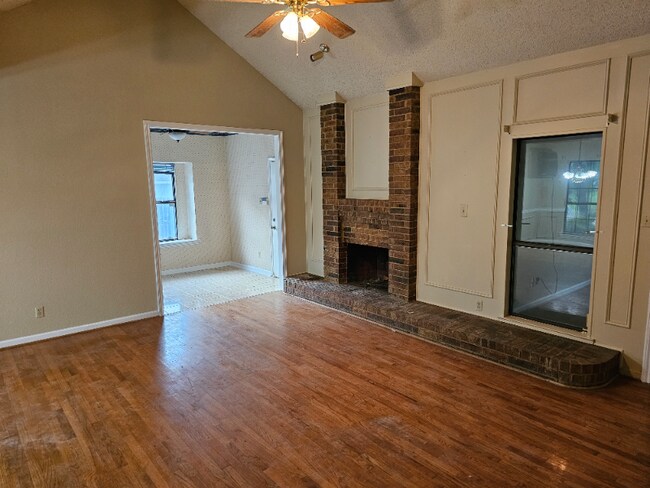 Building Photo - 4033 Coronado Dr