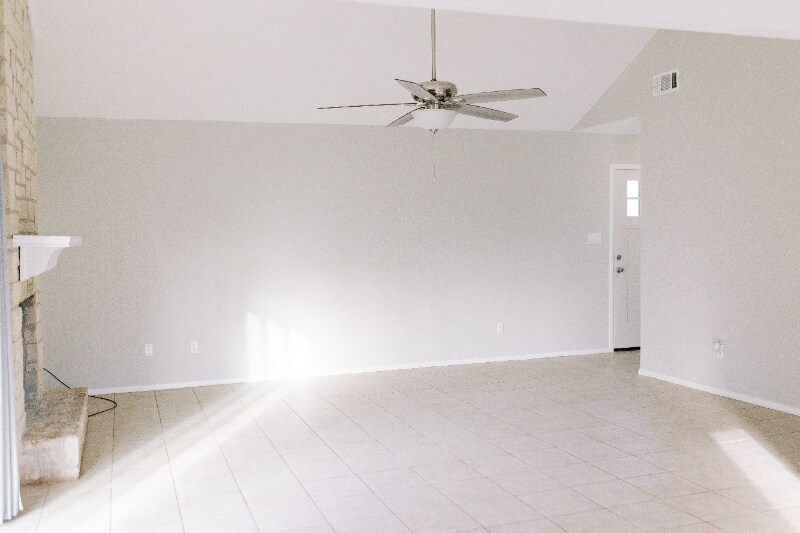 Building Photo - 1602 Dale Cove