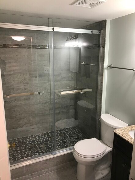 Bathroom - 125S Clubhouse Dr SW, Unit #4