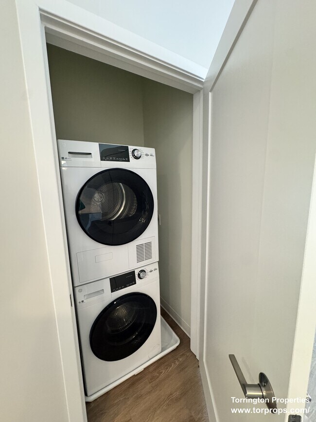 Building Photo - 289 Walk Hill St