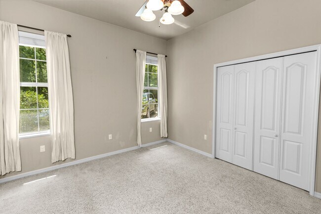 Building Photo - Executive Gainesville Rental: Custom 4 Sui...