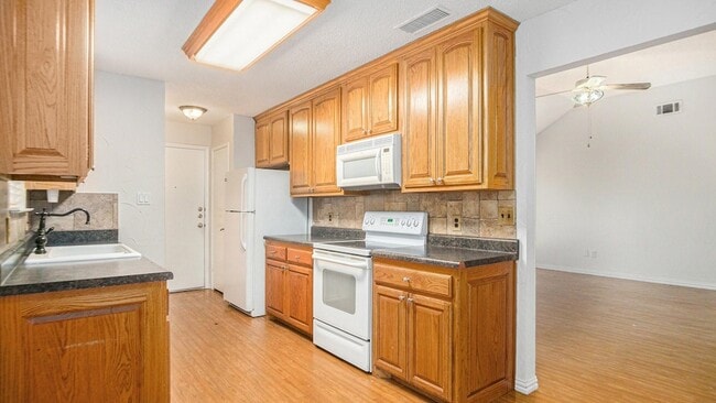 Building Photo - 6908 Bentley Ave