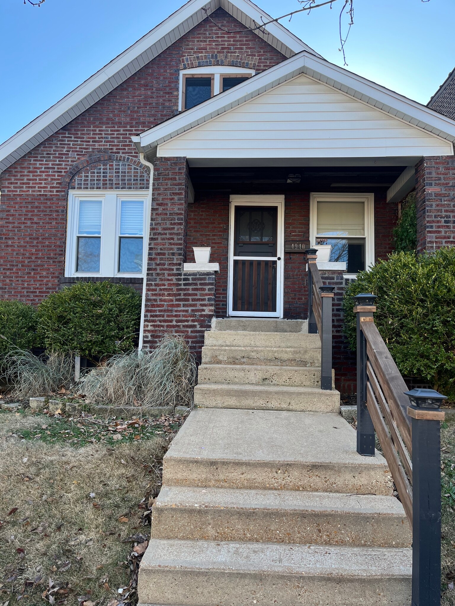 Front view - 4940 Walsh St