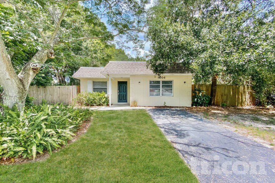 Building Photo - 8664 Mockingbird Ln