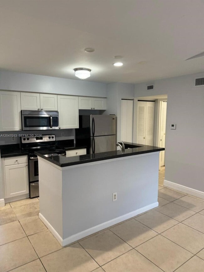 Building Photo - 4807 Via Palm Lakes