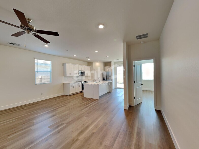 Building Photo - 846 English Primrose St