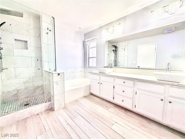 Building Photo - 10001 Coral Sands Dr