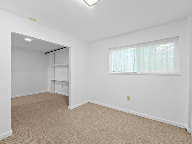 Building Photo - Spacious Reston Townhome in a Prime Centra...