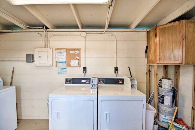 Building Photo - 2850 Gulf of Mexico Dr