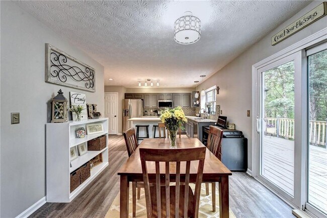 Building Photo - 3680 Oak Park Dr