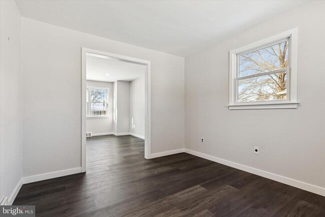 Building Photo - 17 McLaughlin Dr