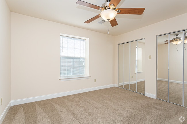 2 BR, 1.5 BA Townhouse - 1150 SF - Regency Metairie Apartments