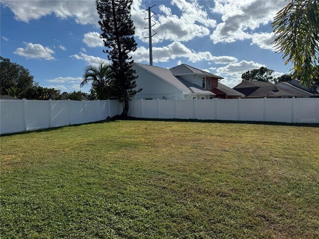 Building Photo - 3433 Laurel Dale Dr