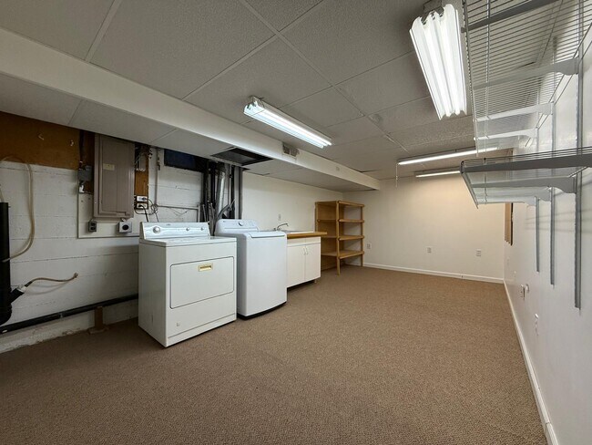 Building Photo - 12915 E Blossey Ave