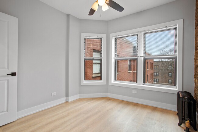 Building Photo - 1704 W Juneway Terrace