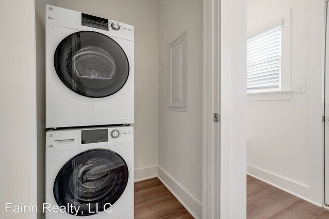 Building Photo - 2 br, 2.5 bath House - 4263 Brevard Blvd