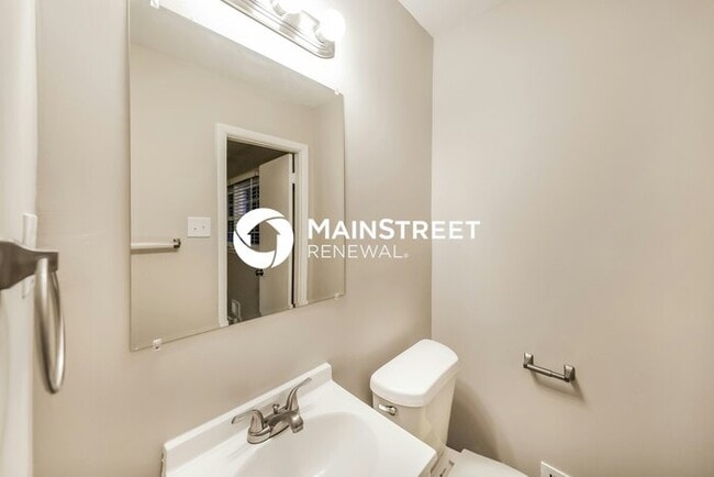 Building Photo - 5 Bedroom Pet-Friendly Home in Tarrant, AL with Main Street Renewal
