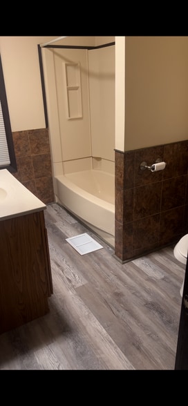 Building Photo - 4656 DuPont Ave N