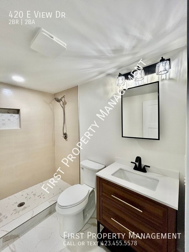 Building Photo - 420 E View Dr