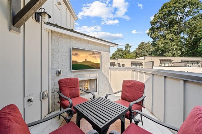 Building Photo - 1801 Huntington Hills Ln NW