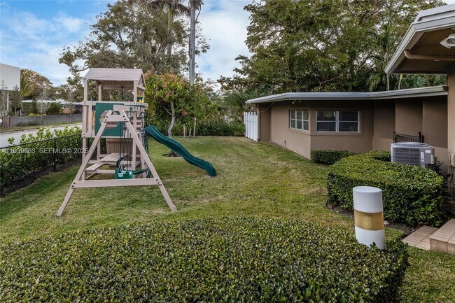 Building Photo - 950 S Southlake Dr