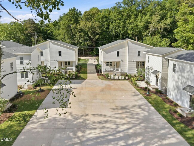 Building Photo - 2815 Wilcox Pl