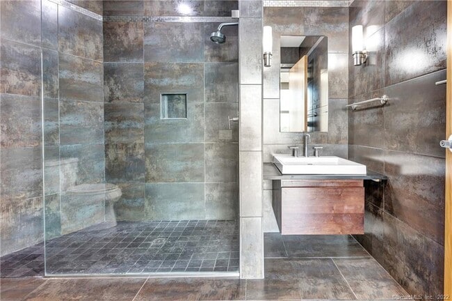 Building Photo - 33 N Water St