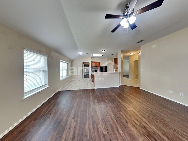 Building Photo - 9056 Weller Ln