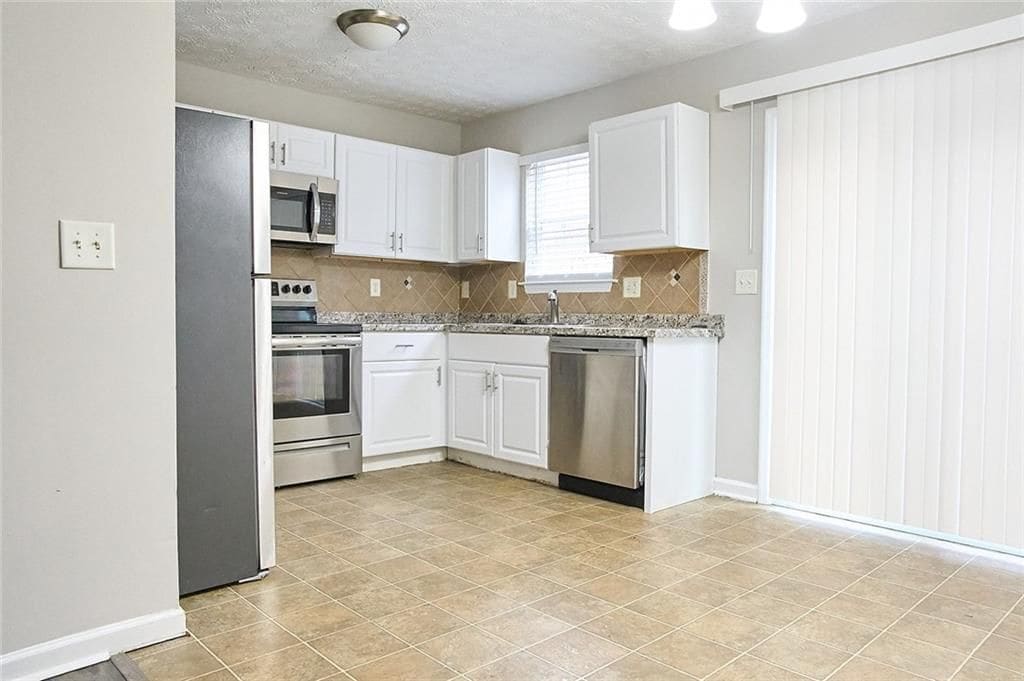 Building Photo - 130 Springbottom Dr SE