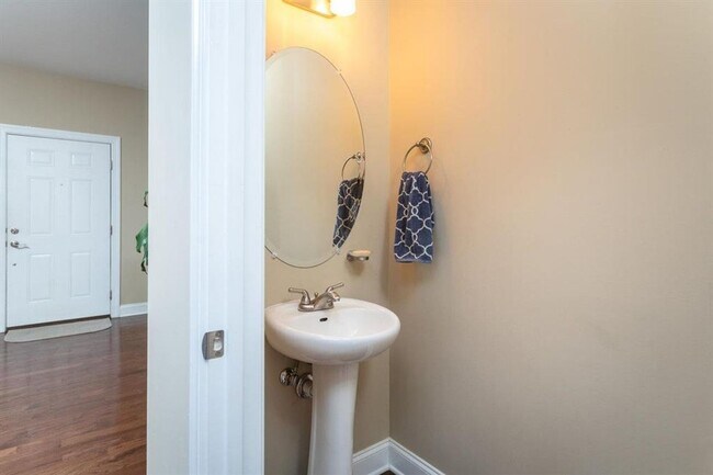 Building Photo - Spacious Townhouse with BONUS THEATER ROOM