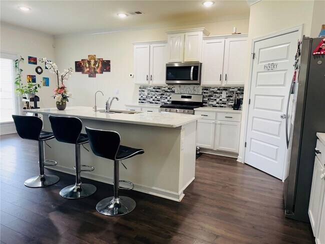 Building Photo - 3369 English Elm Wy