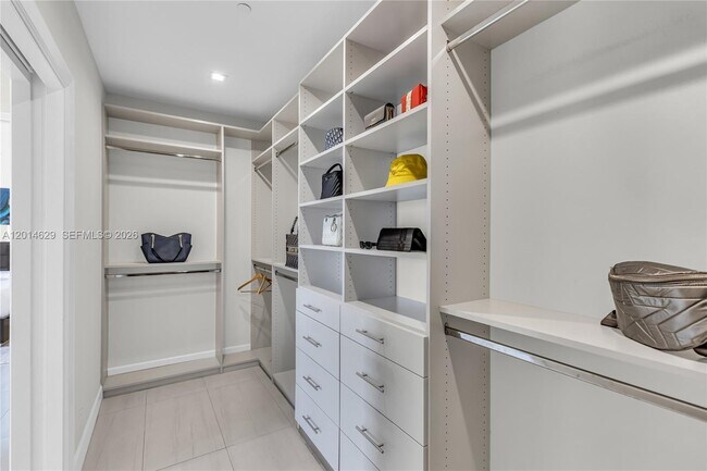 Building Photo - 6100 N Ocean Dr