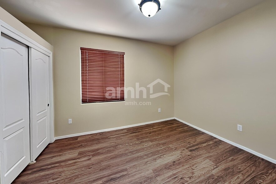 Building Photo - 5561 S Lemon Tree Dr
