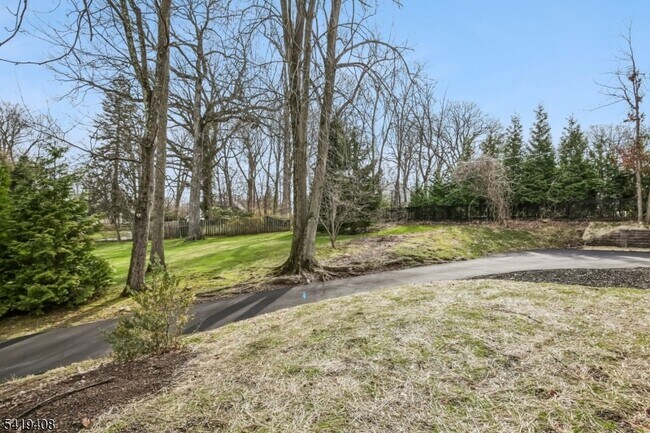 Building Photo - 215 Summit Ave