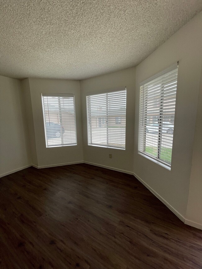 Building Photo - 1431 Cimarron Ct