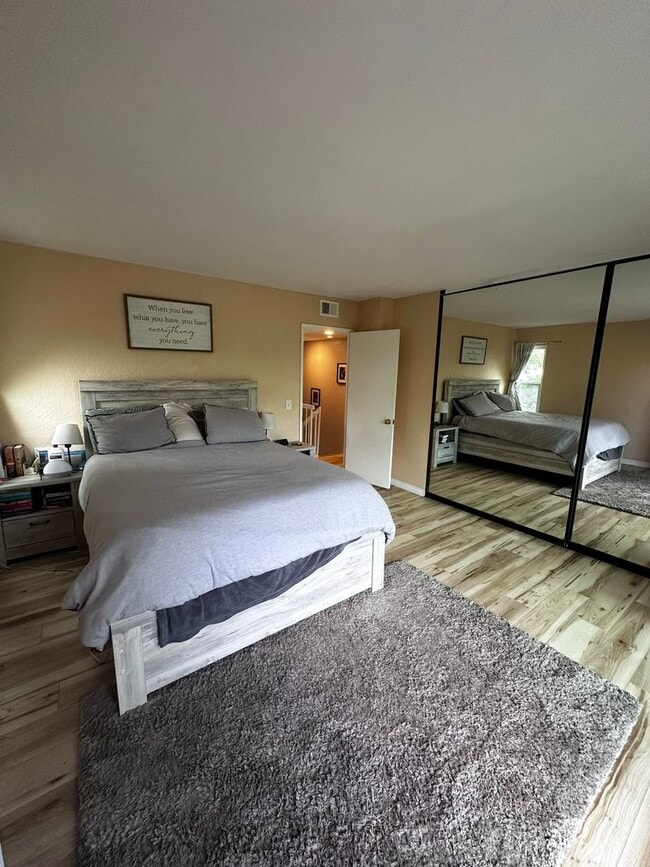 Building Photo - Beautiful, Charming 2-story townhome 2 bedroom and 1.5 bath located on the cusp of Clairemont and...