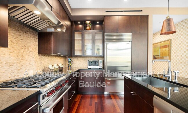 Building Photo - 1155 Canyon Blvd