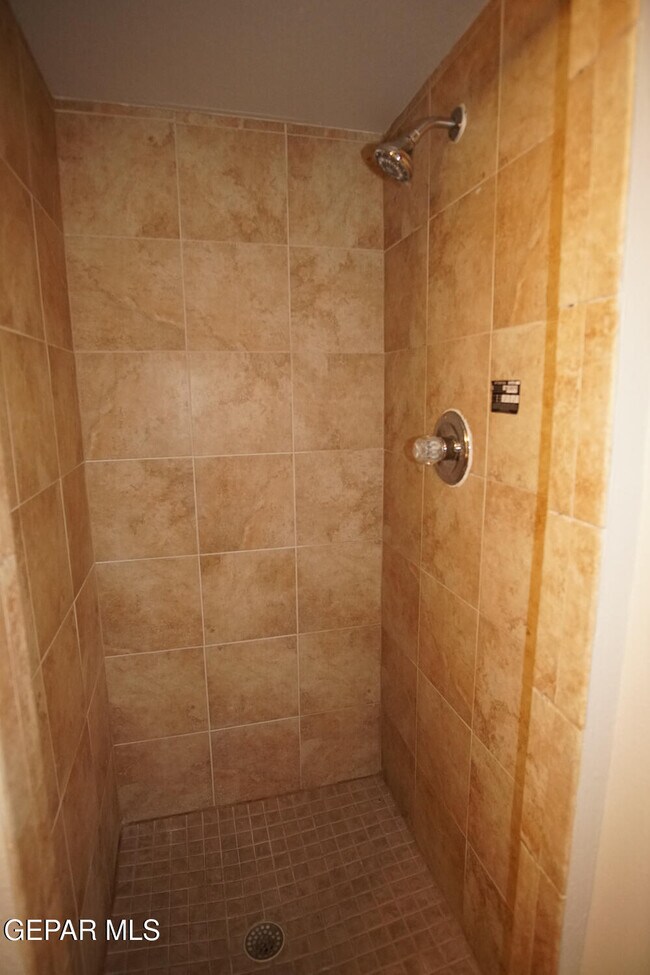 Building Photo - 10932 Acoma St