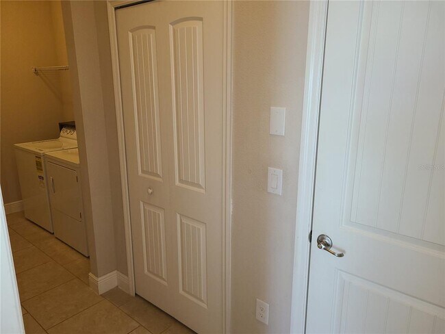 Building Photo - 1497 Softshell St