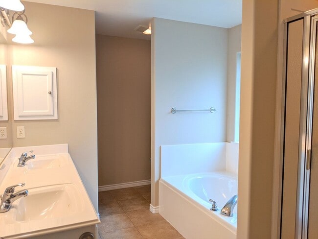 Building Photo - May Move In! 3 Bed 2 Bath In Edelweiss Gar...