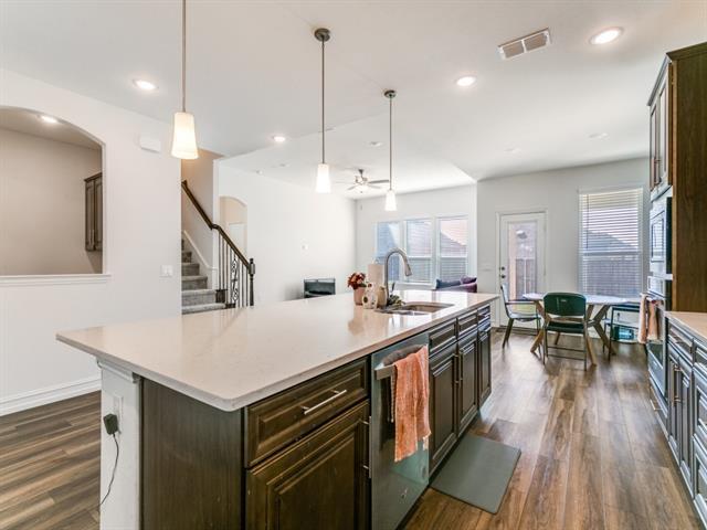 Building Photo - 3137 Lakespring Vis