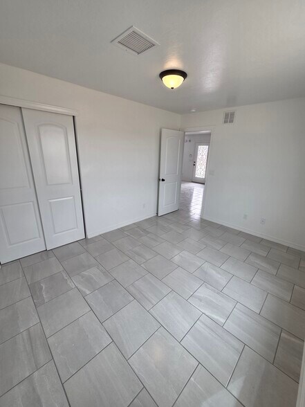 Building Photo - 13101 Lopez Rd